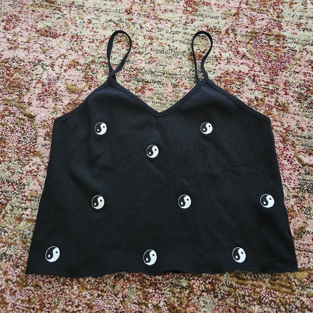 Jolie & Joy Yin Yang Black Cropped Tank